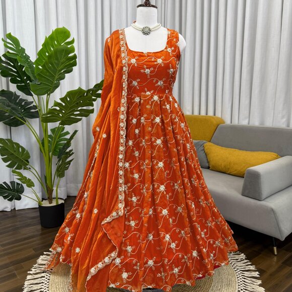 ANARKALI STYLE SALWAR SUIT - Picture 5 of 7